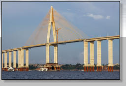 Neue Brücke in Manaus über den Rio Negro